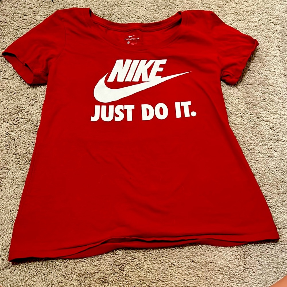 nike t-shirt